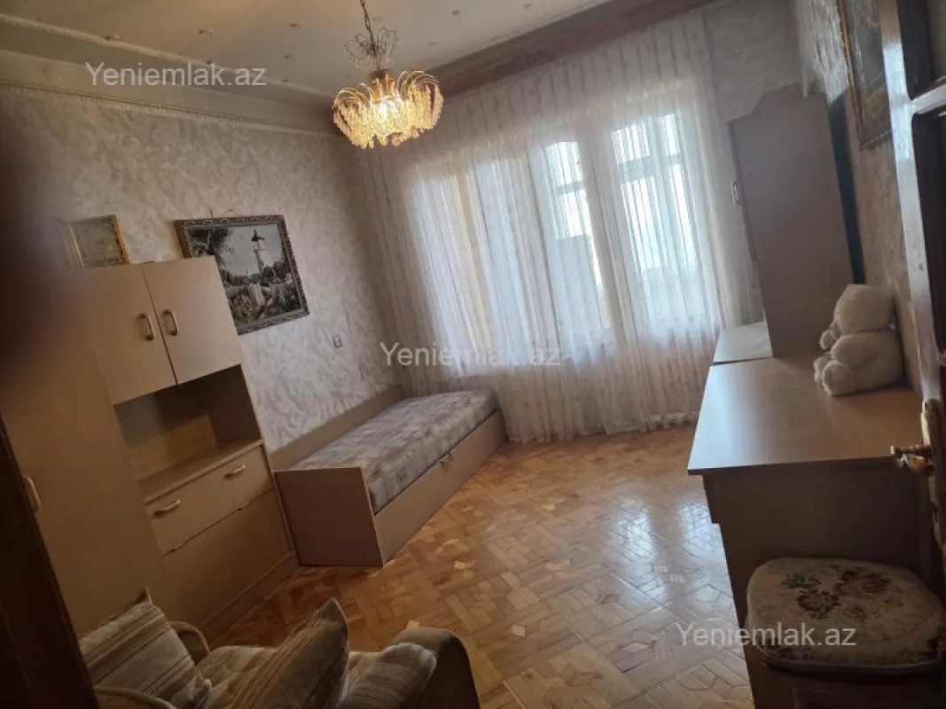 Satılır 4 otaqlı köhnə tikili 110 m²