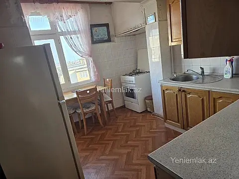 Satılır 4 otaqlı köhnə tikili 110 m²