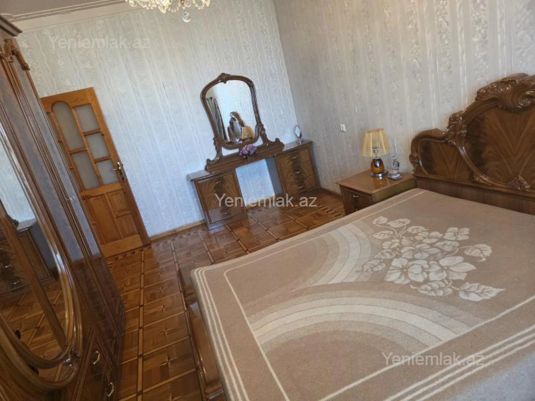 Satılır 4 otaqlı köhnə tikili 110 m²