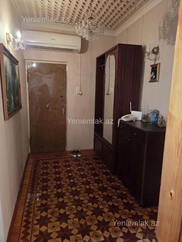 Satılır 4 otaqlı köhnə tikili 110 m²