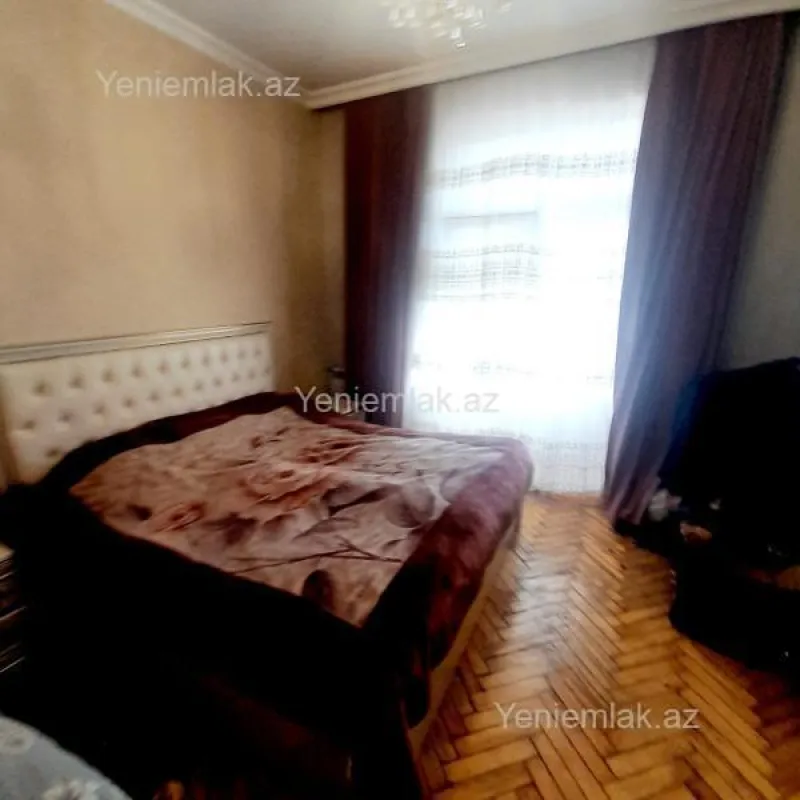 Satılır 2 otaqlı köhnə tikili 56 m²