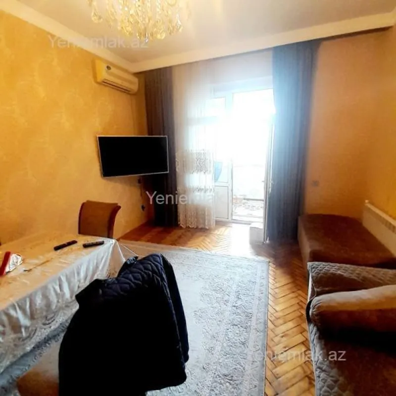 Satılır 2 otaqlı köhnə tikili 56 m²