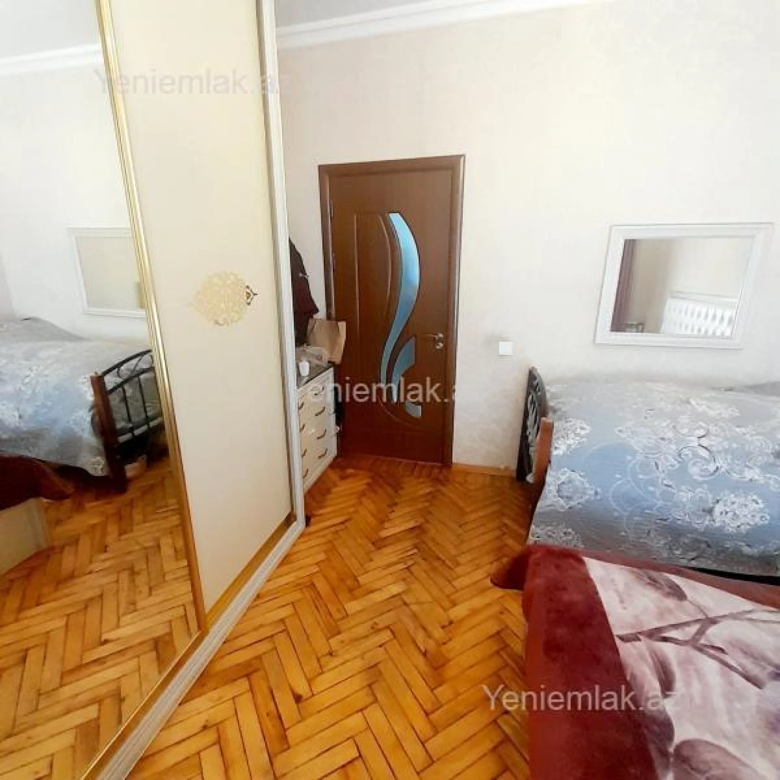 Satılır 2 otaqlı köhnə tikili 56 m²