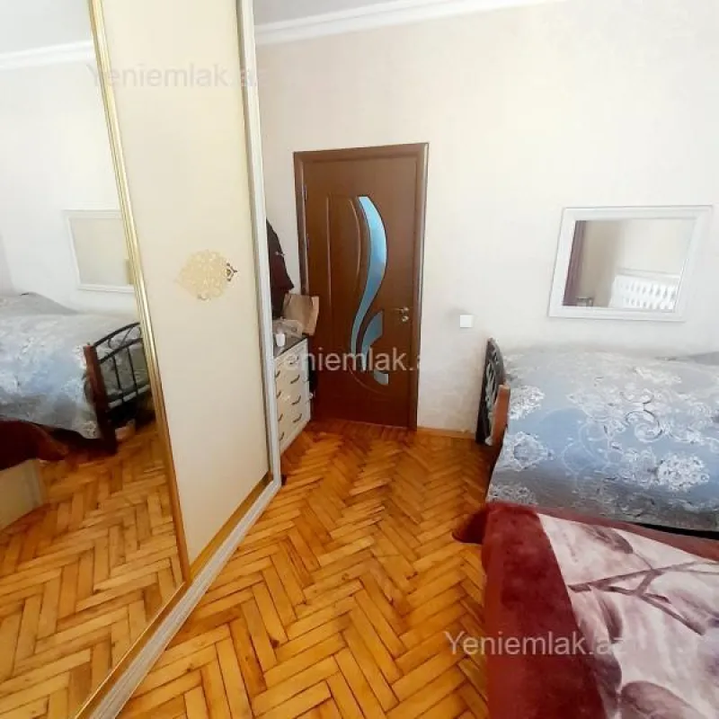 Satılır 2 otaqlı köhnə tikili 56 m²