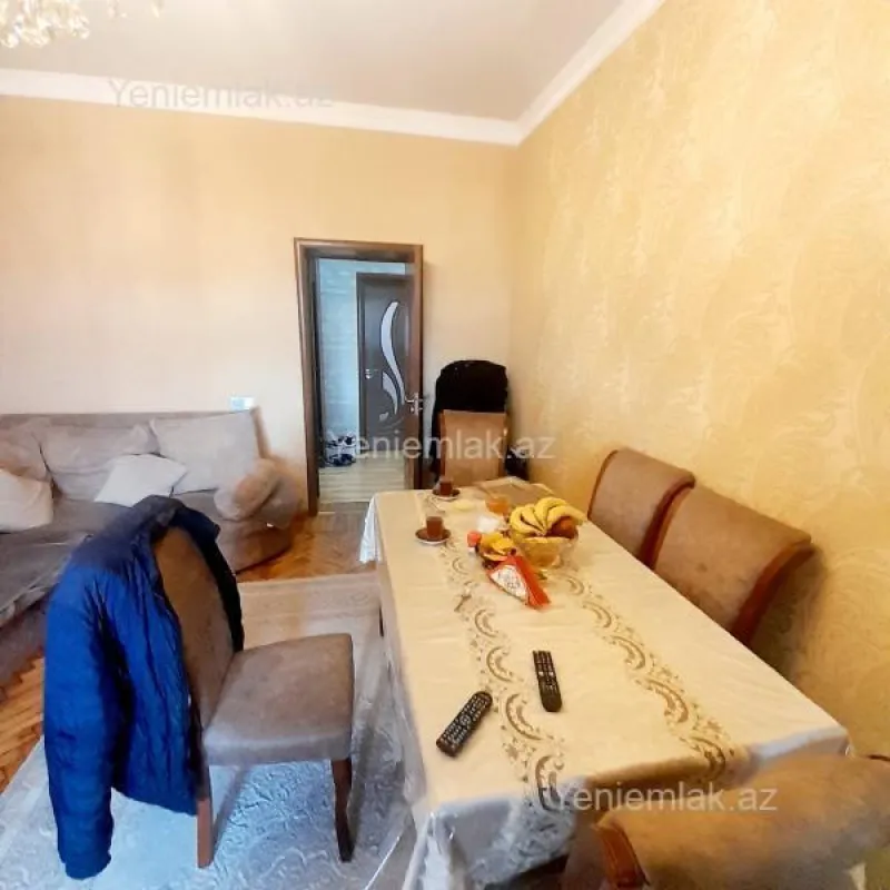 Satılır 2 otaqlı köhnə tikili 56 m²