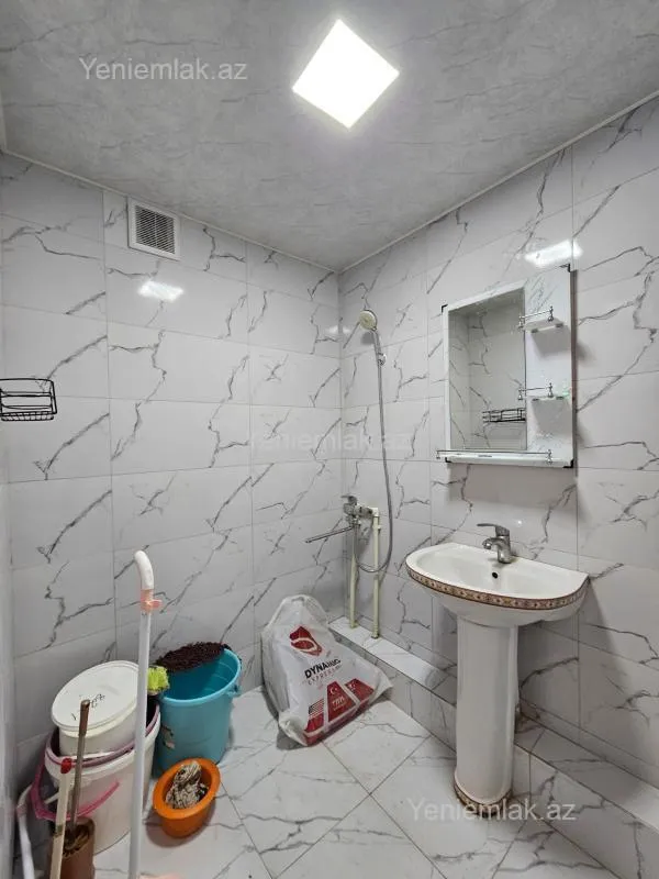 Satılır 2 otaqlı köhnə tikili 56 m²