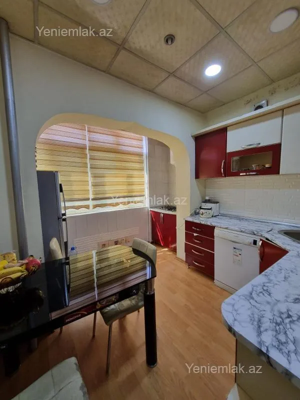 Satılır 4 otaqlı köhnə tikili 100 m²