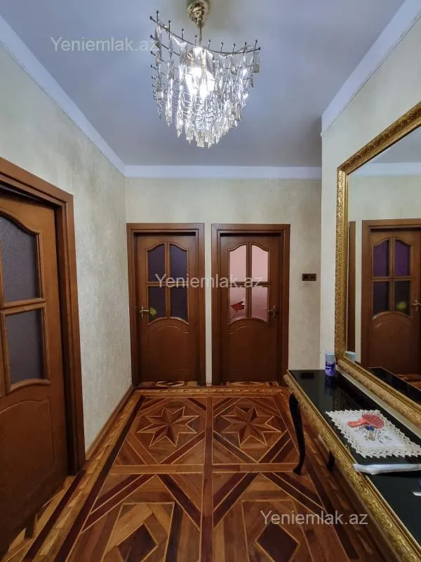 Satılır 4 otaqlı köhnə tikili 100 m²