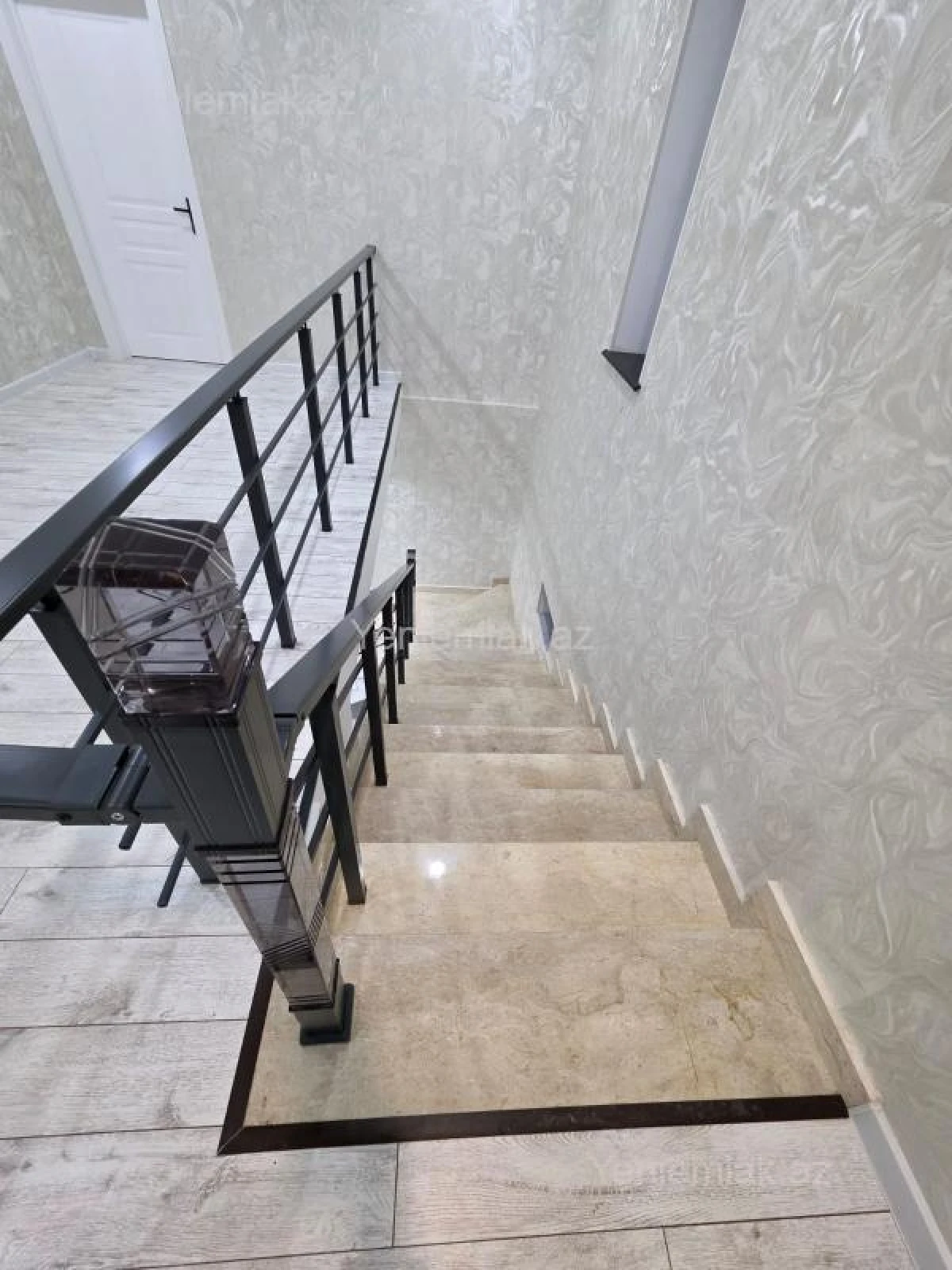 Satılır 6 otaqlı həyət evi 250 m²