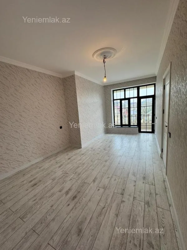 Satılır 6 otaqlı həyət evi 250 m²