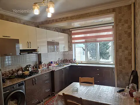 Satılır 4 otaqlı köhnə tikili 110 m²