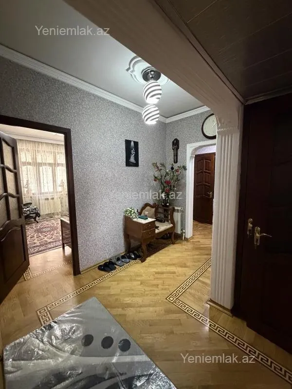 Satılır 4 otaqlı köhnə tikili 115 m²