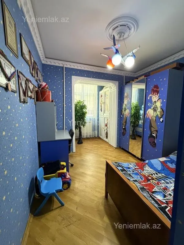 Satılır 4 otaqlı köhnə tikili 115 m²