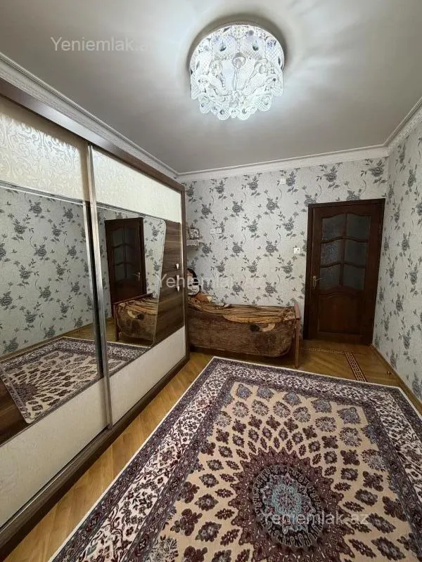 Satılır 4 otaqlı köhnə tikili 115 m²