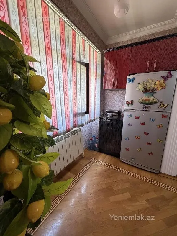 Satılır 4 otaqlı köhnə tikili 115 m²
