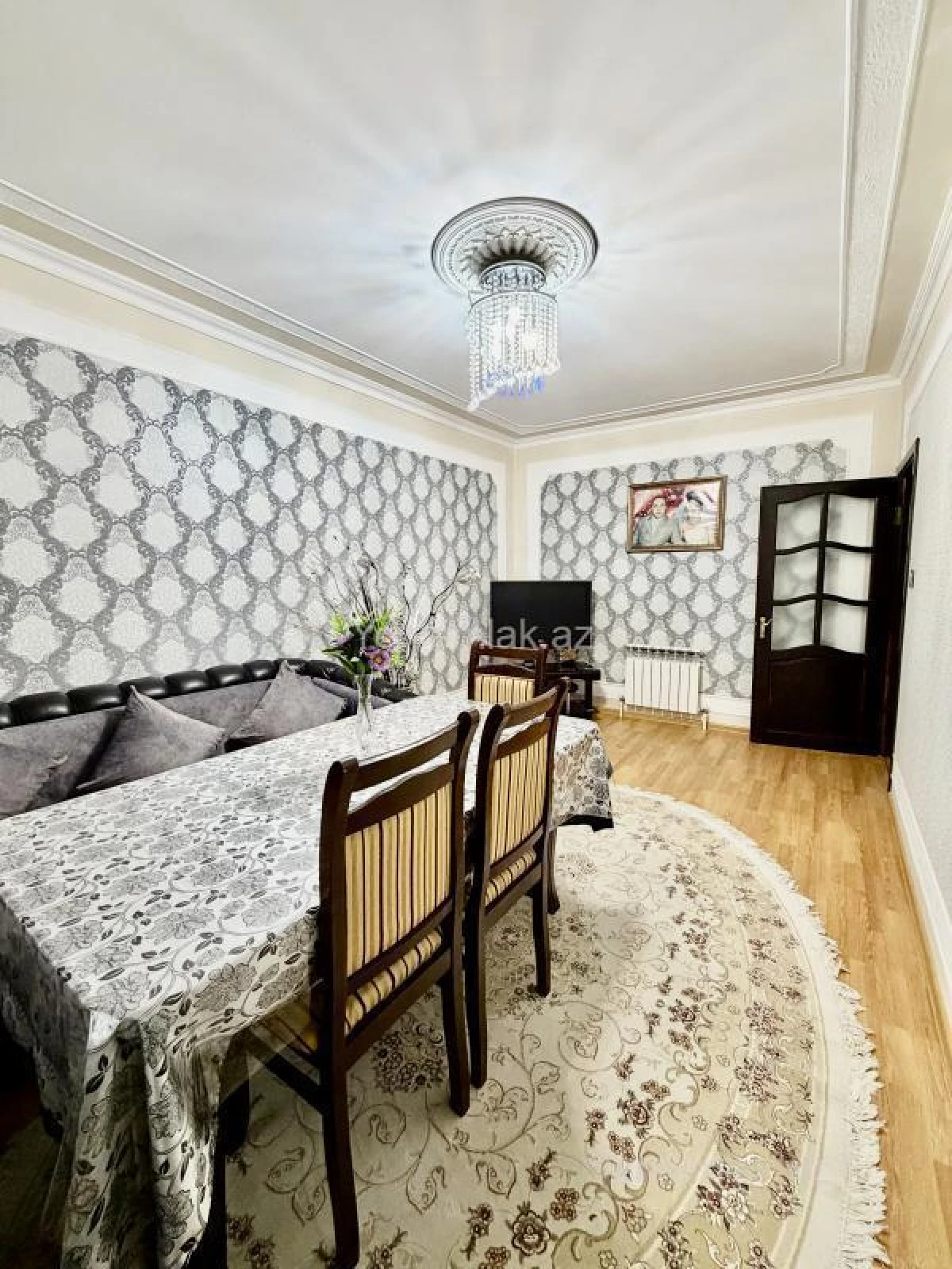 Satılır 4 otaqlı köhnə tikili 115 m²