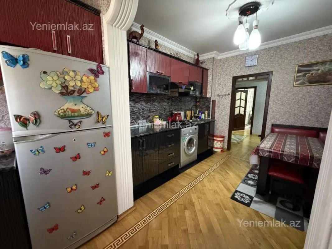 Satılır 4 otaqlı köhnə tikili 115 m²