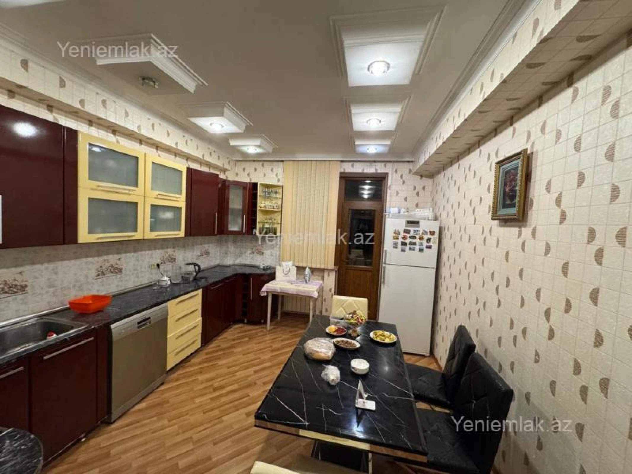 Satılır 3 otaqlı yeni tikili 160 m²