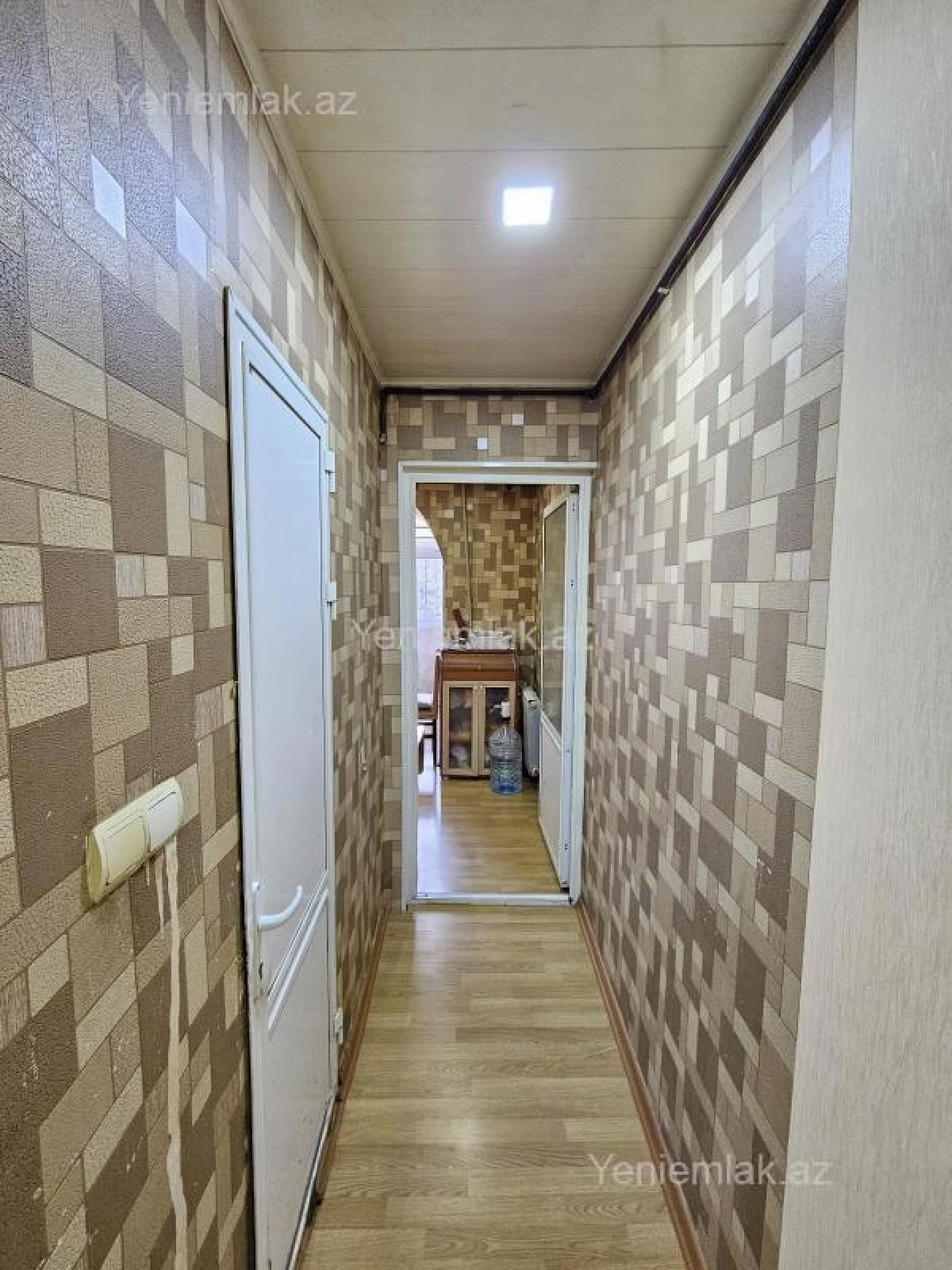 Satılır 2 otaqlı köhnə tikili 55 m²