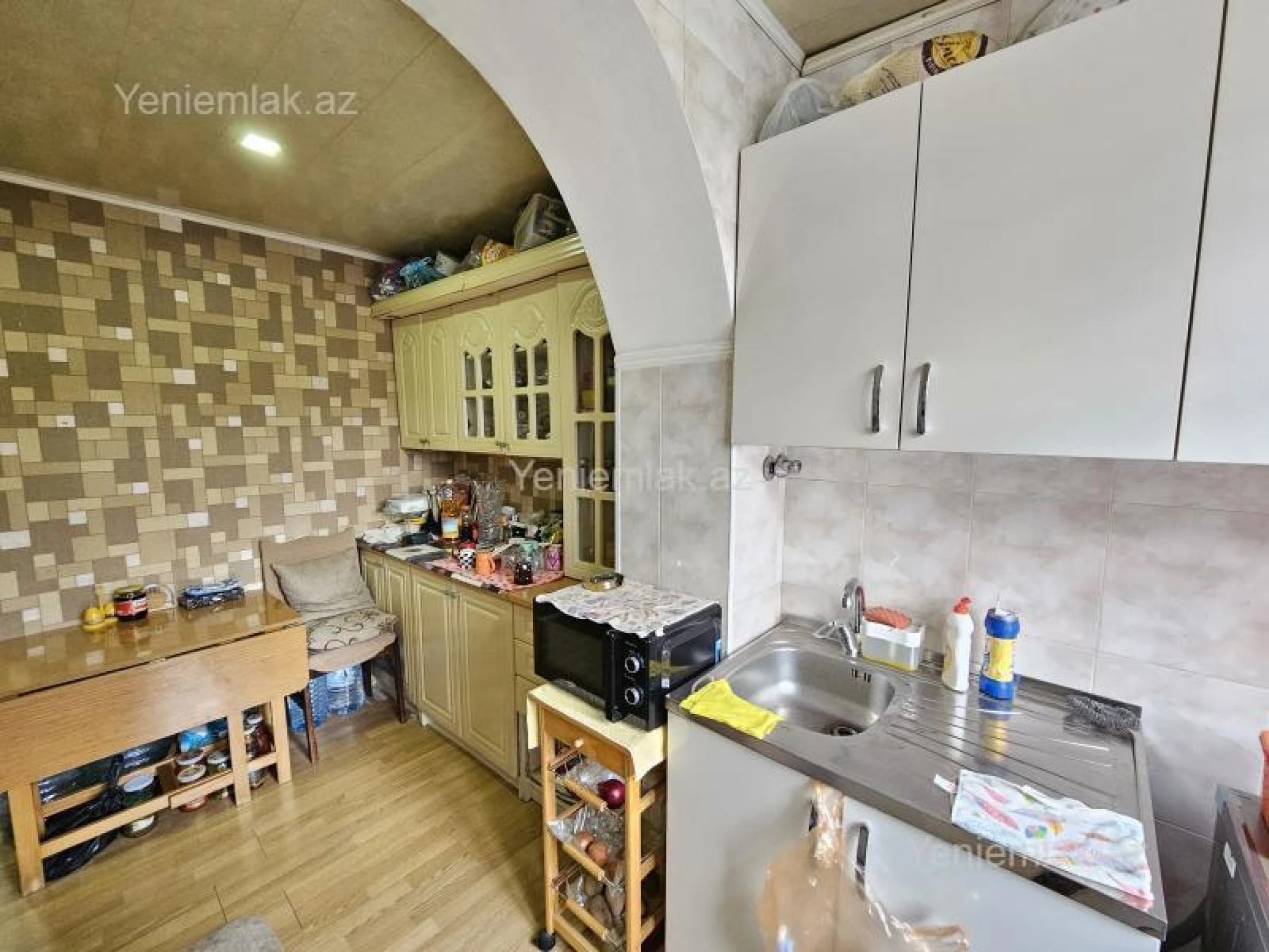 Satılır 2 otaqlı köhnə tikili 55 m²