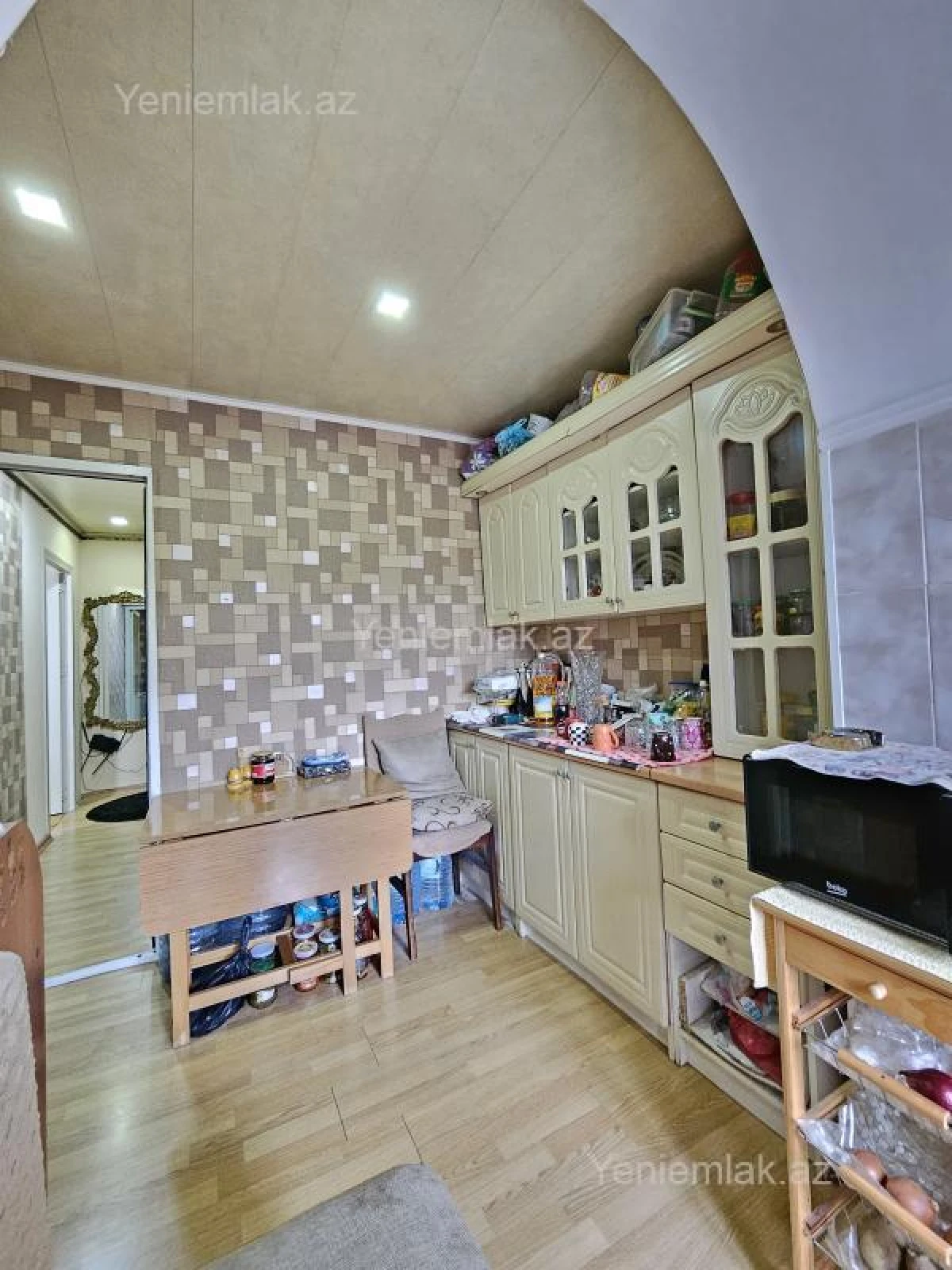 Satılır 2 otaqlı köhnə tikili 55 m²