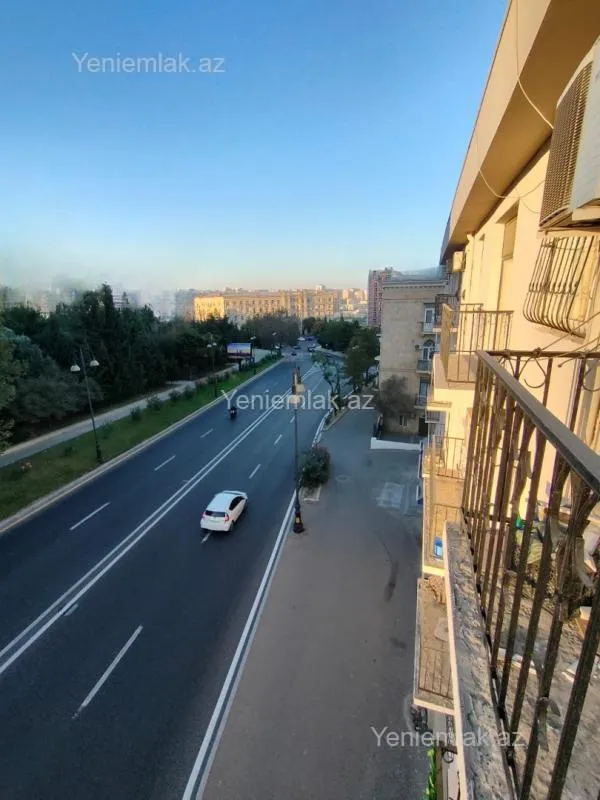 Satılır 2 otaqlı köhnə tikili 55 m²