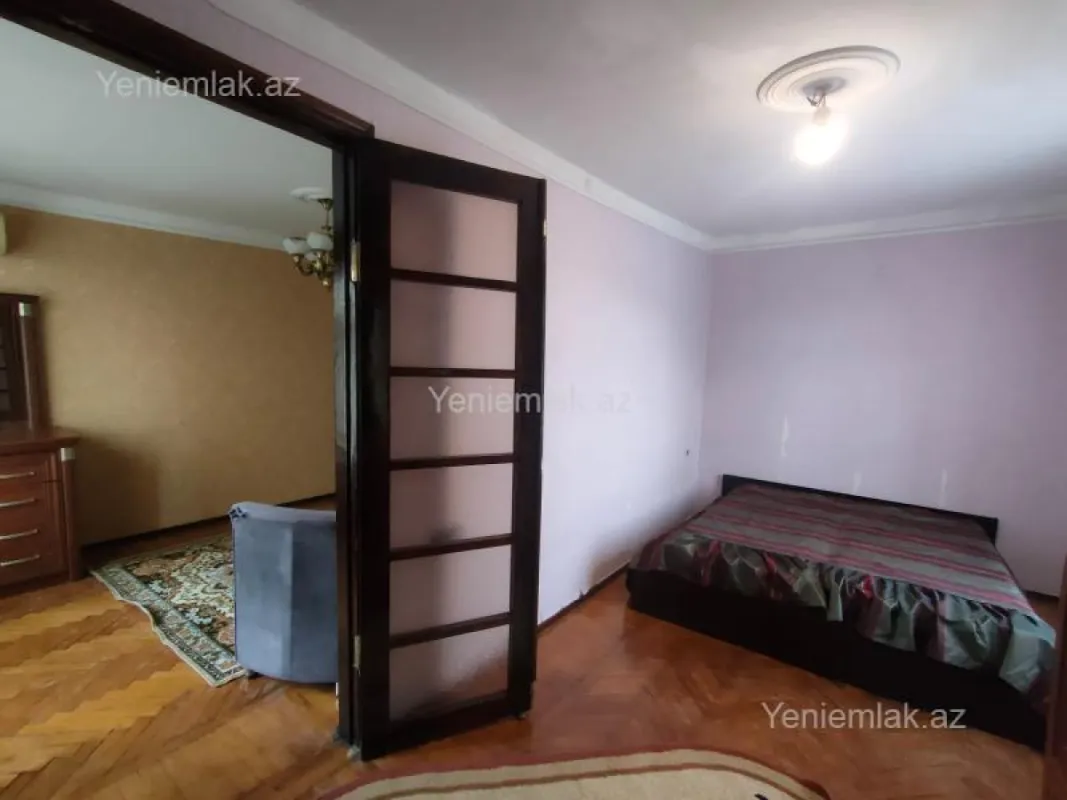 Satılır 2 otaqlı köhnə tikili 55 m²