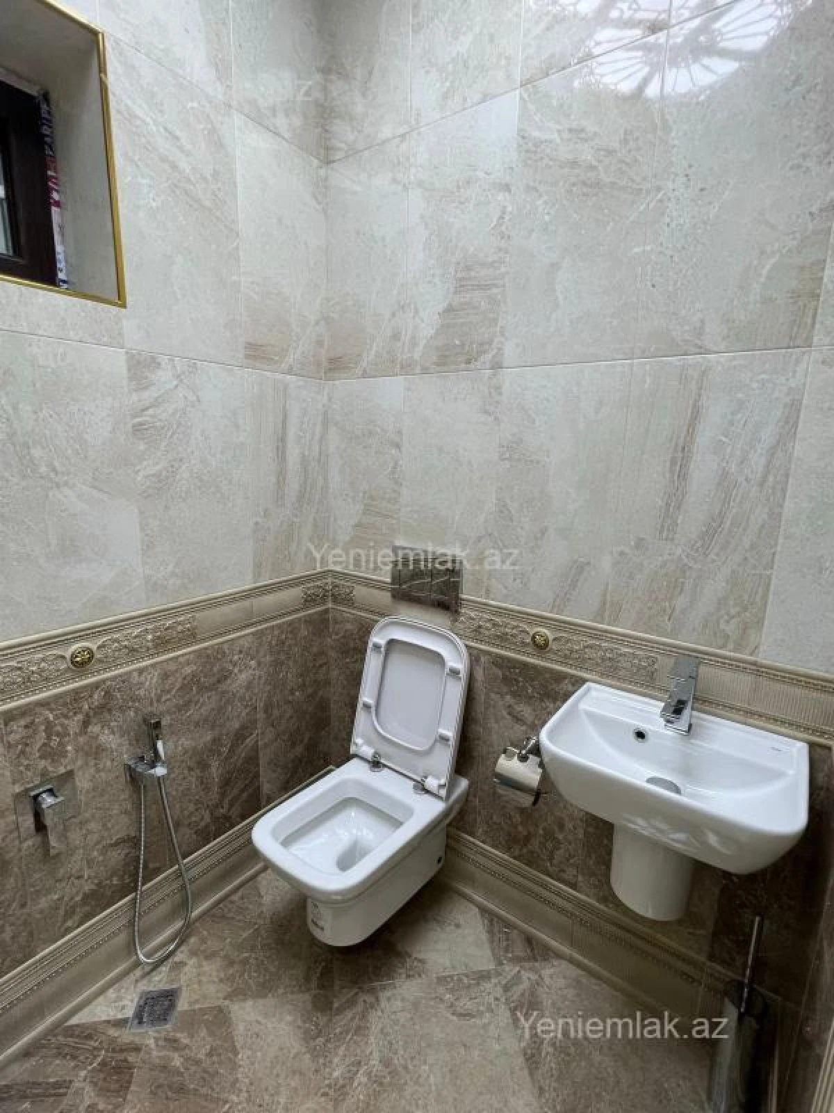 Satılır 7 otaqlı həyət evi 500 m²