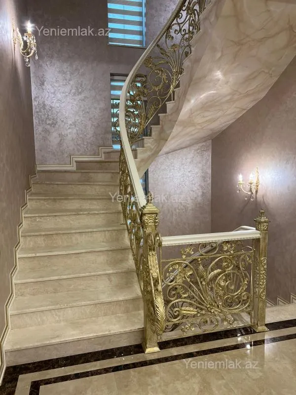 Satılır 7 otaqlı həyət evi 500 m²