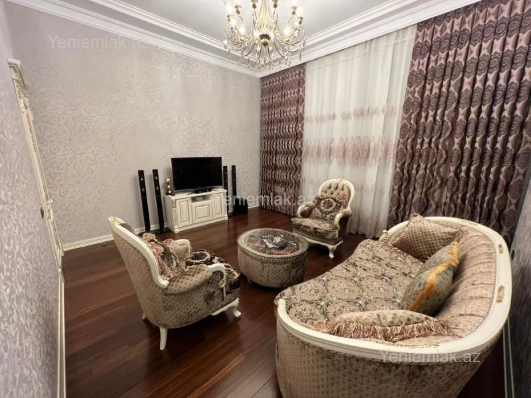 Satılır 7 otaqlı həyət evi 500 m²