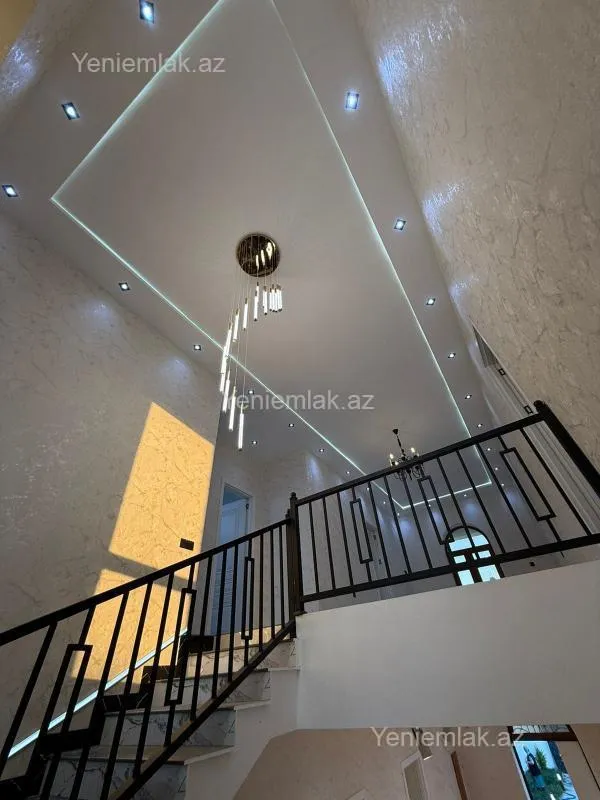 Satılır 6 otaqlı həyət evi 300 m²