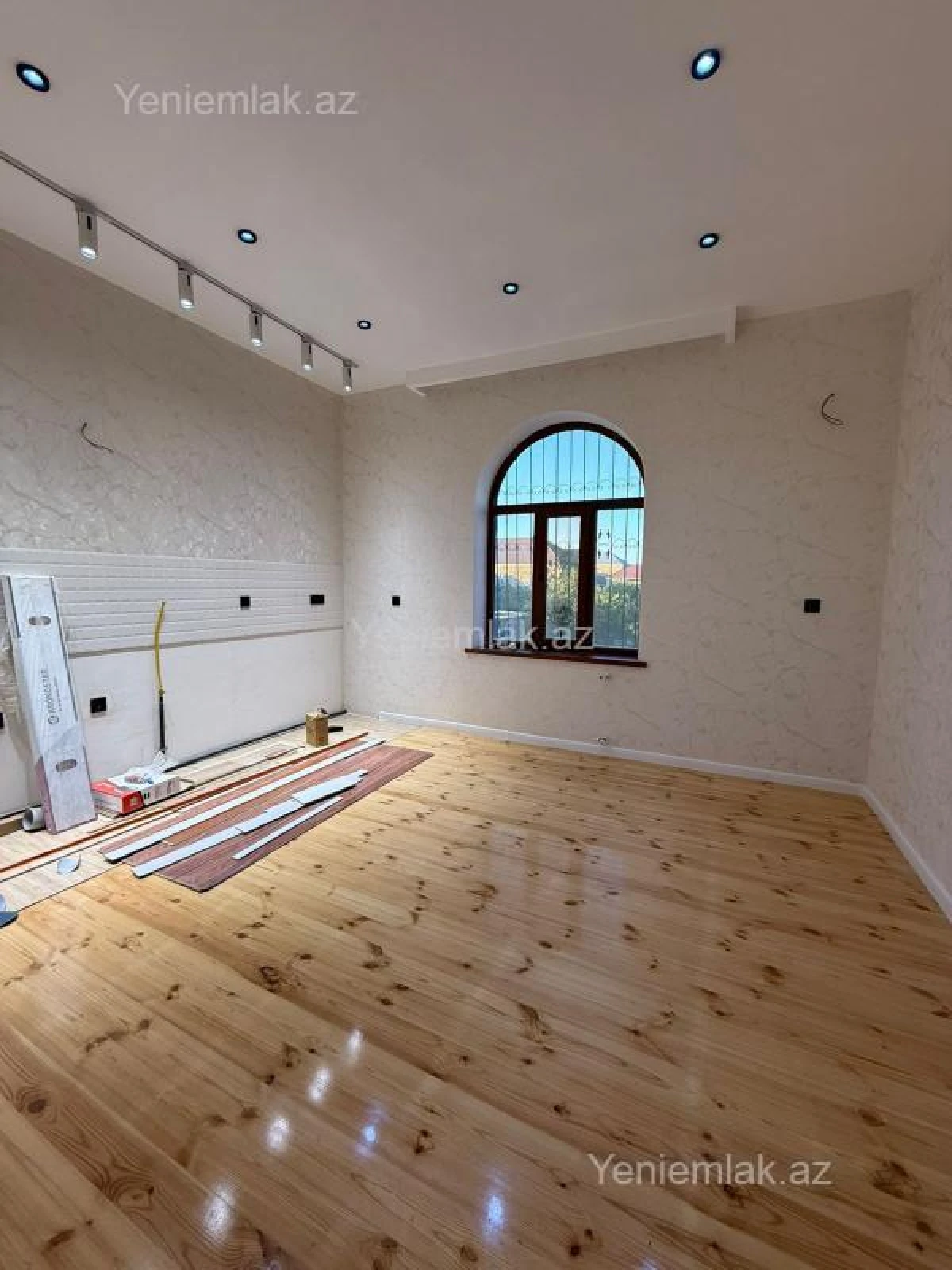 Satılır 6 otaqlı həyət evi 300 m²