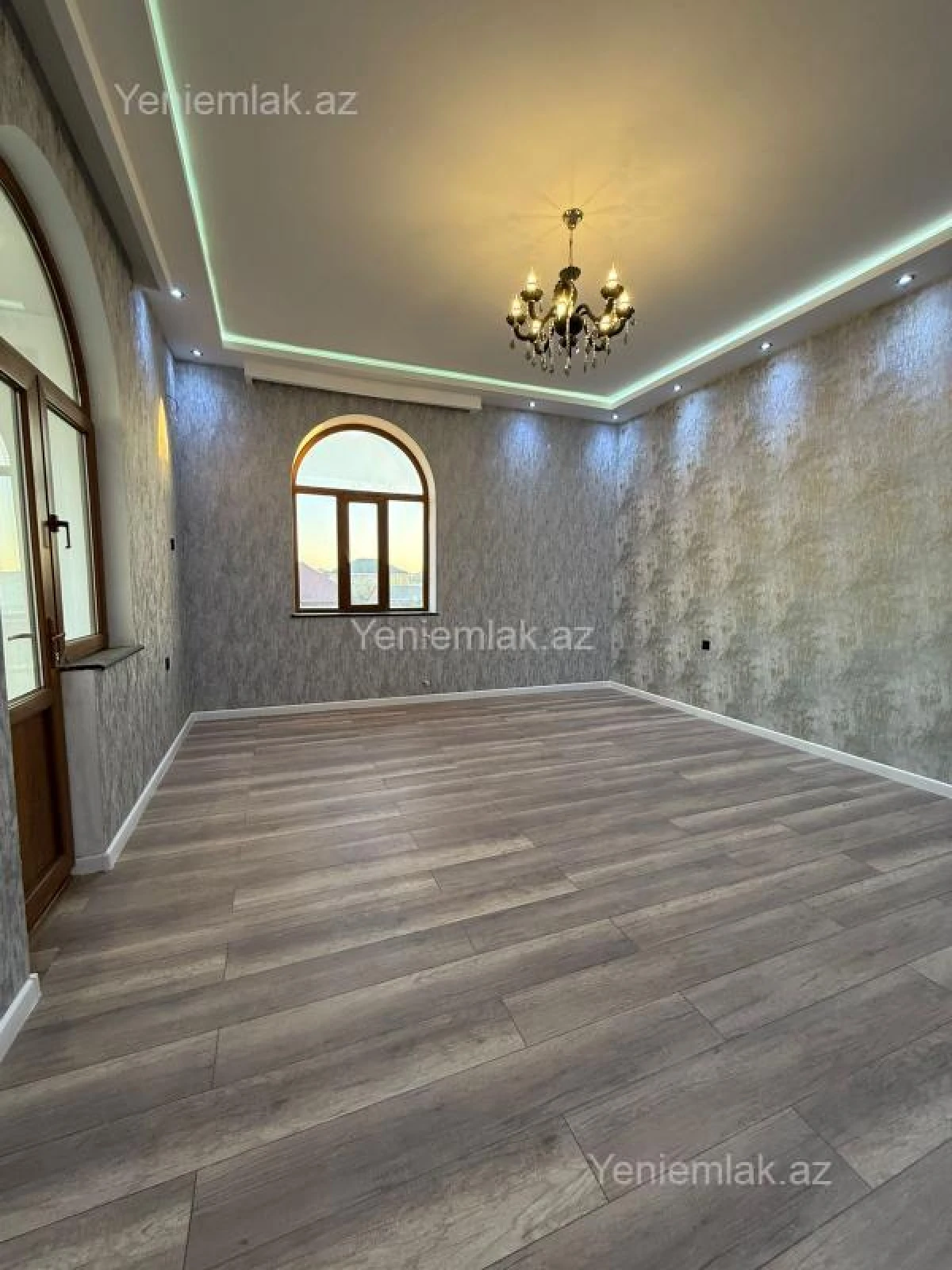 Satılır 6 otaqlı həyət evi 300 m²