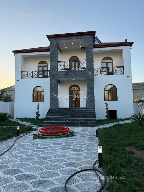 Satılır 6 otaqlı həyət evi 300 m²