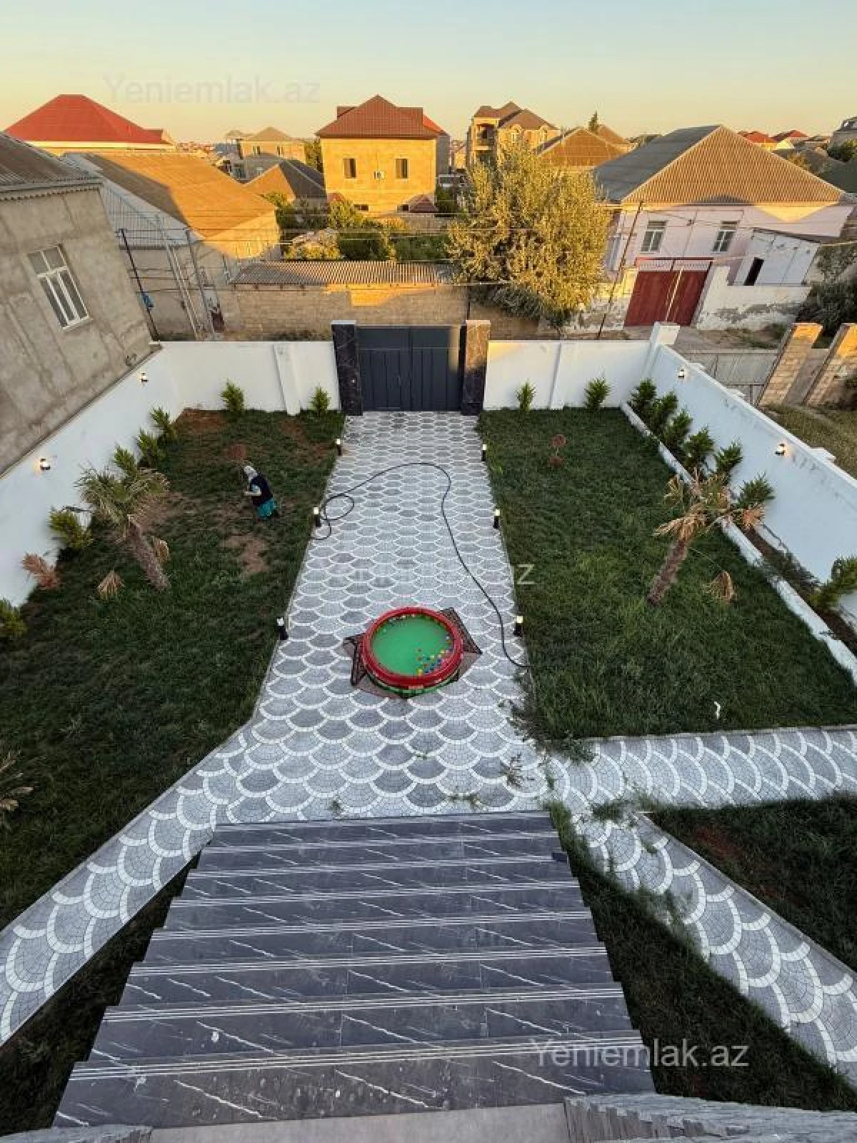 Satılır 6 otaqlı həyət evi 300 m²