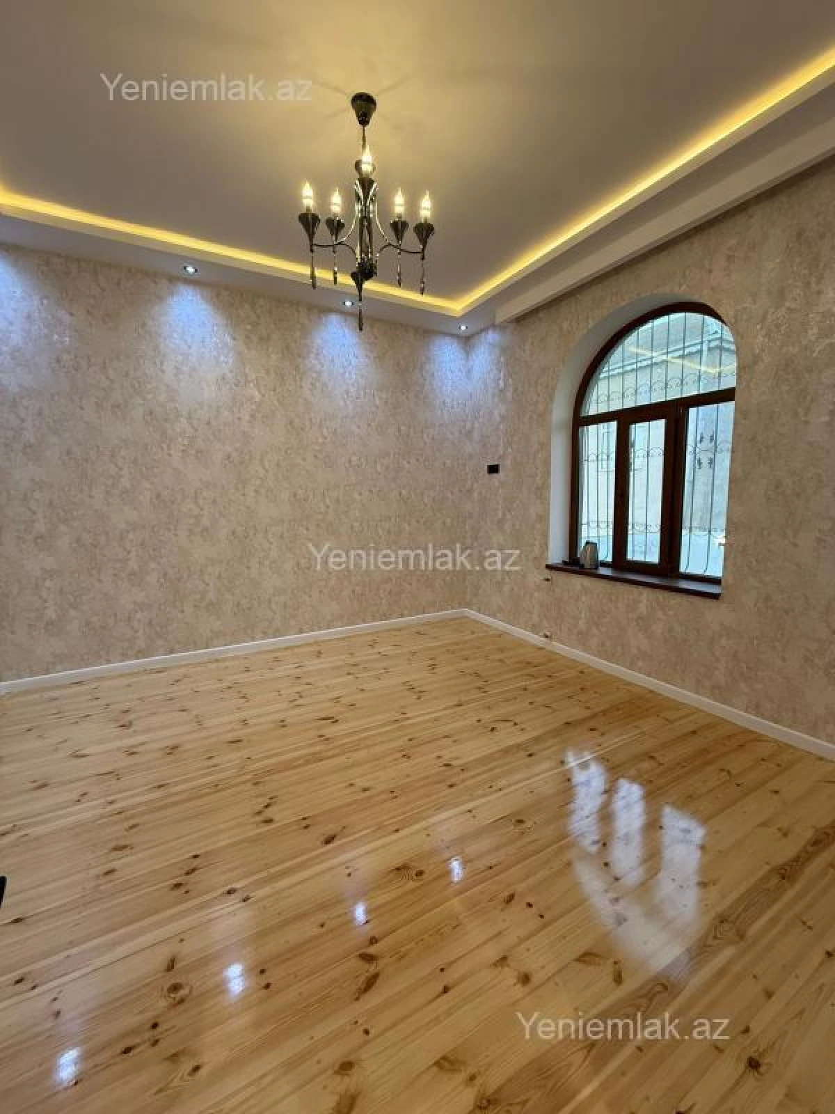 Satılır 6 otaqlı həyət evi 300 m²