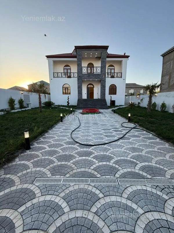 Satılır 6 otaqlı həyət evi 300 m²