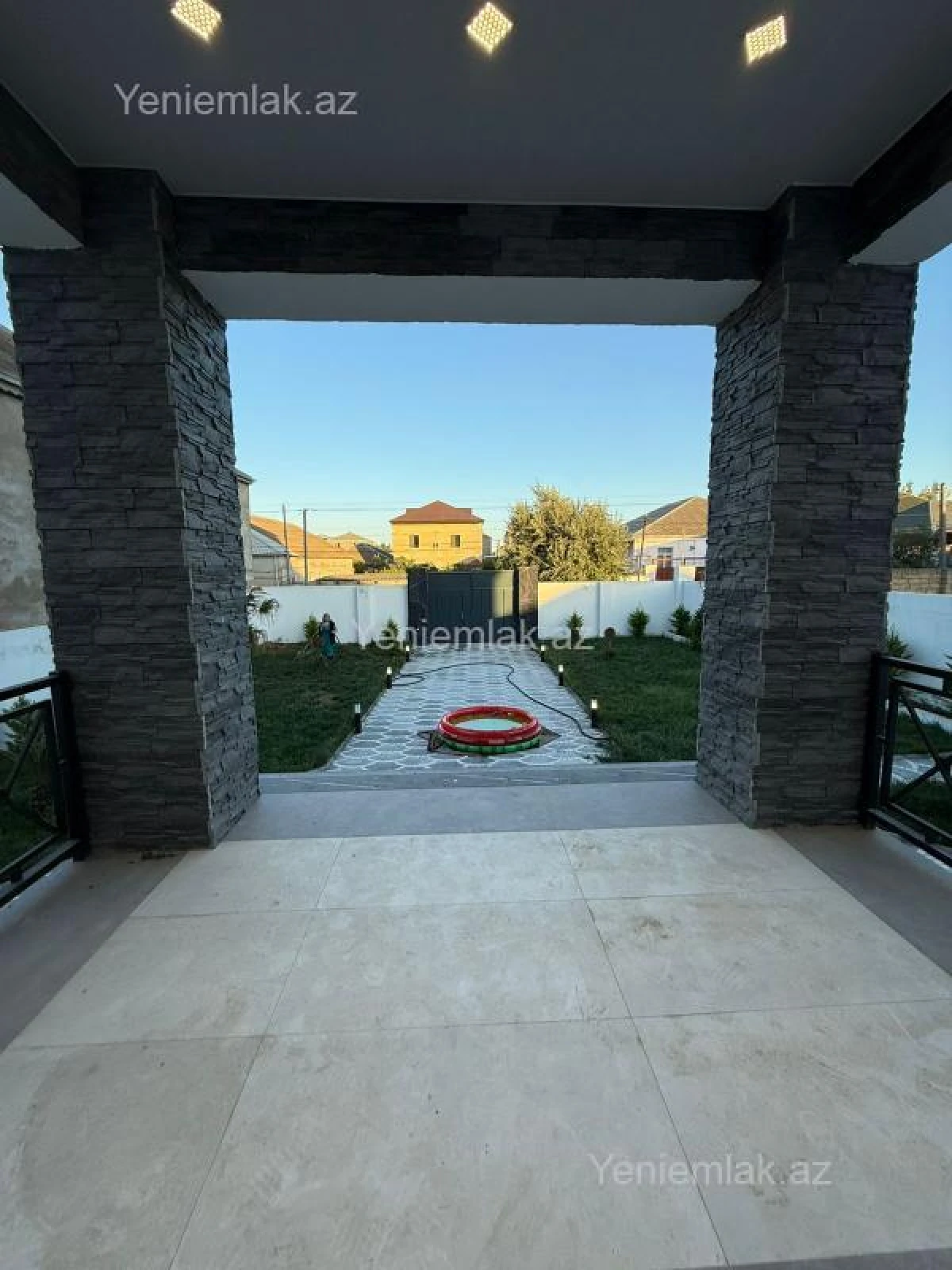 Satılır 6 otaqlı həyət evi 300 m²