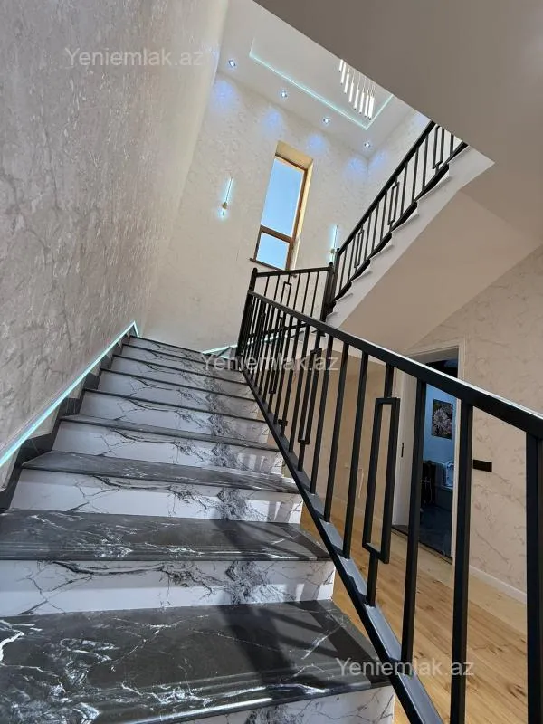 Satılır 6 otaqlı həyət evi 300 m²