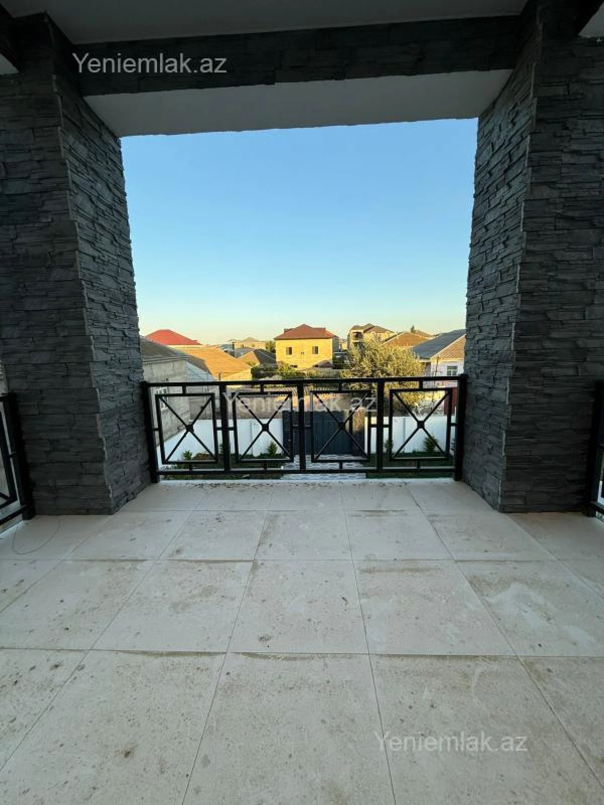 Satılır 6 otaqlı həyət evi 300 m²