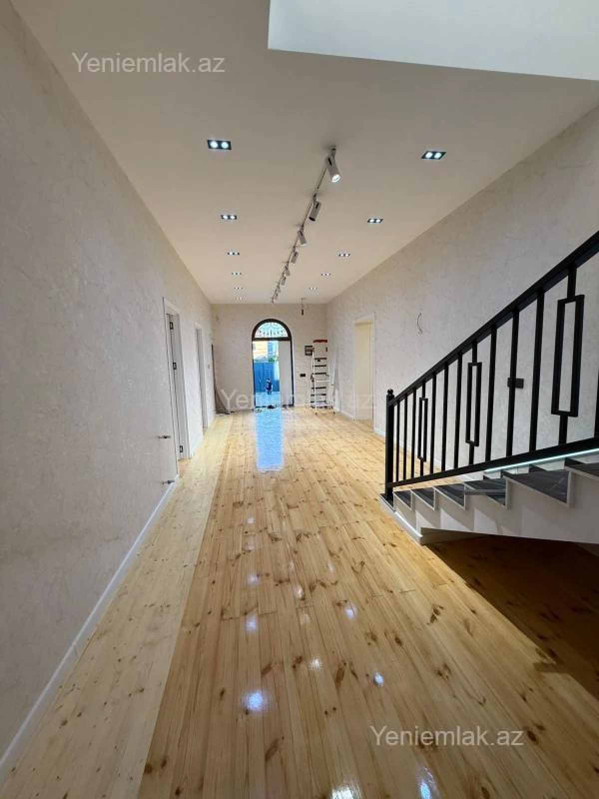 Satılır 6 otaqlı həyət evi 300 m²
