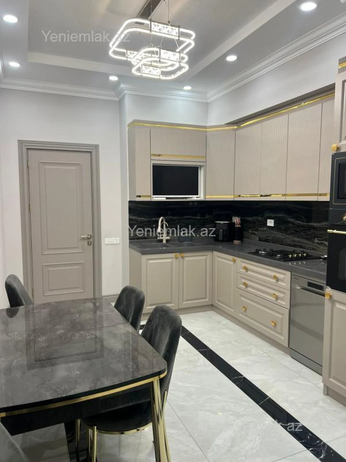 Satılır 3 otaqlı yeni tikili 135 m²