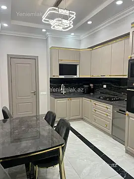 Satılır 3 otaqlı yeni tikili 135 m²