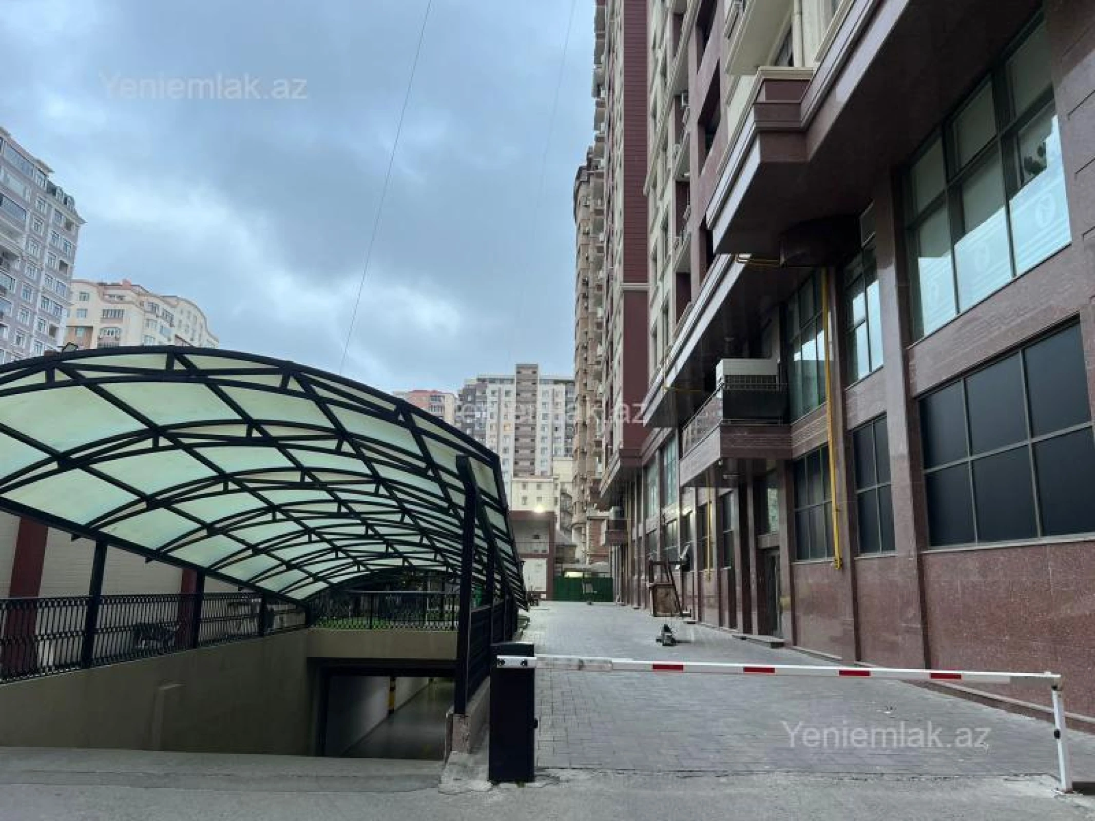 Satılır 3 otaqlı yeni tikili 135 m²