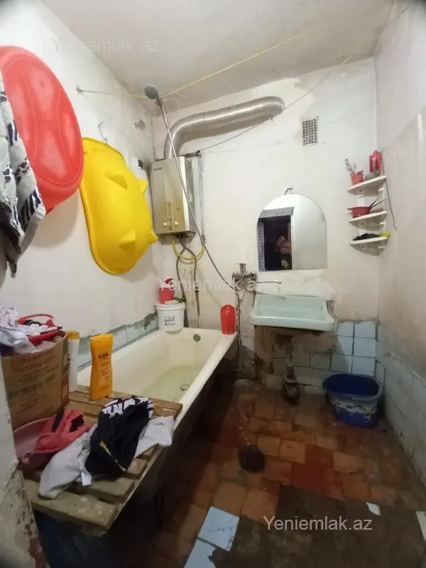 Satılır 5 otaqlı köhnə tikili 100 m²