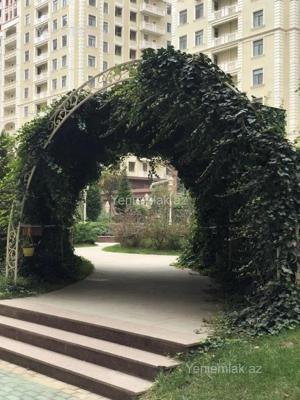 Satılır 4 otaqlı yeni tikili 185 m²