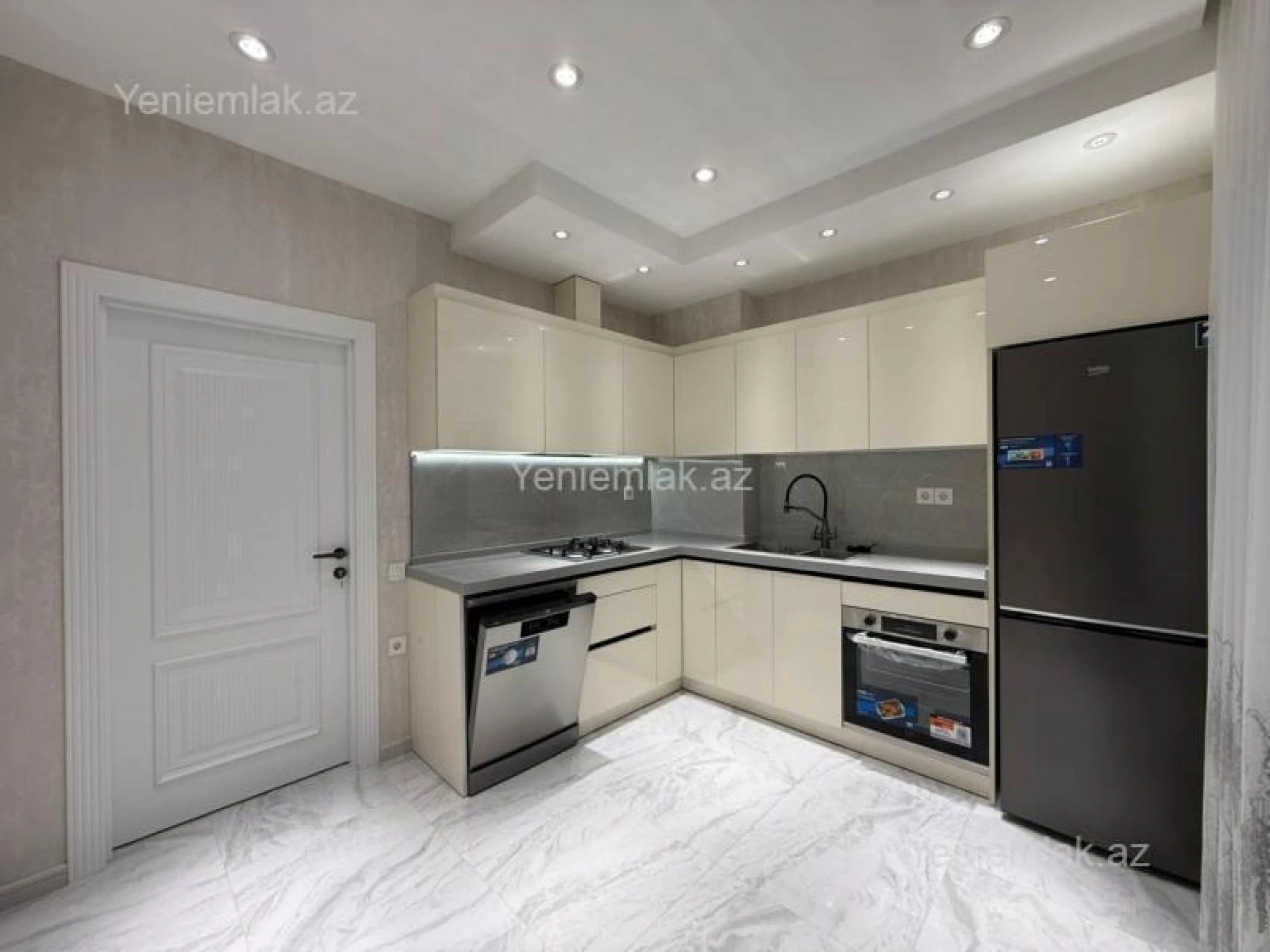 Satılır 3 otaqlı köhnə tikili 90 m²