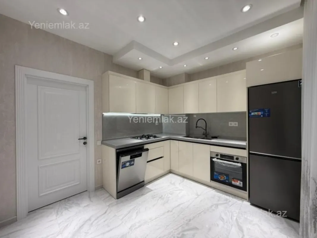 Satılır 3 otaqlı köhnə tikili 90 m²