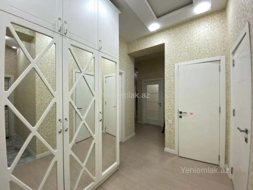 Satılır 3 otaqlı yeni tikili 118 m²