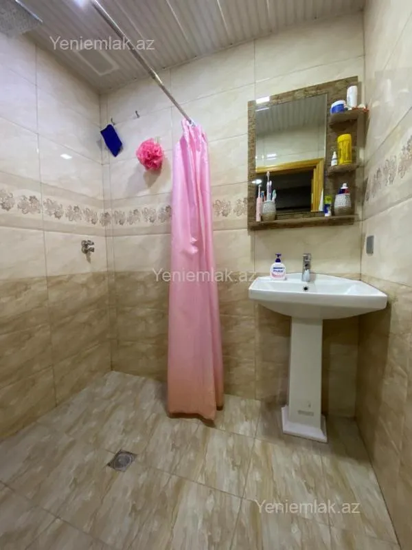 Satılır 2 otaqlı köhnə tikili 62 m²